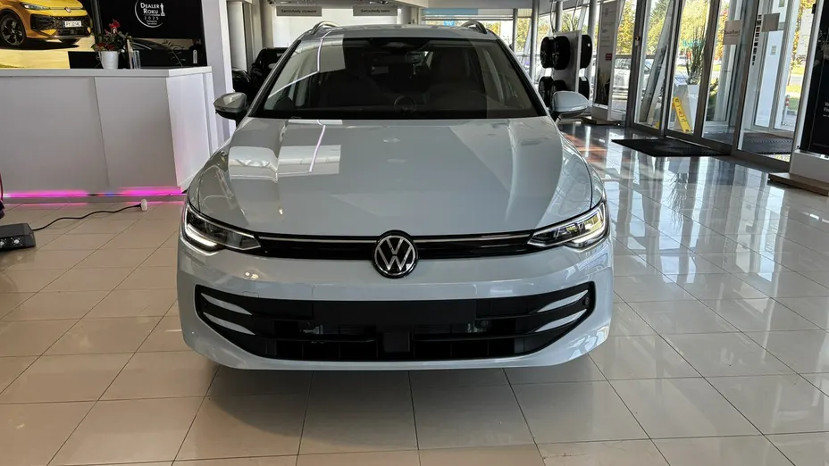 VOLKSWAGEN Golf -