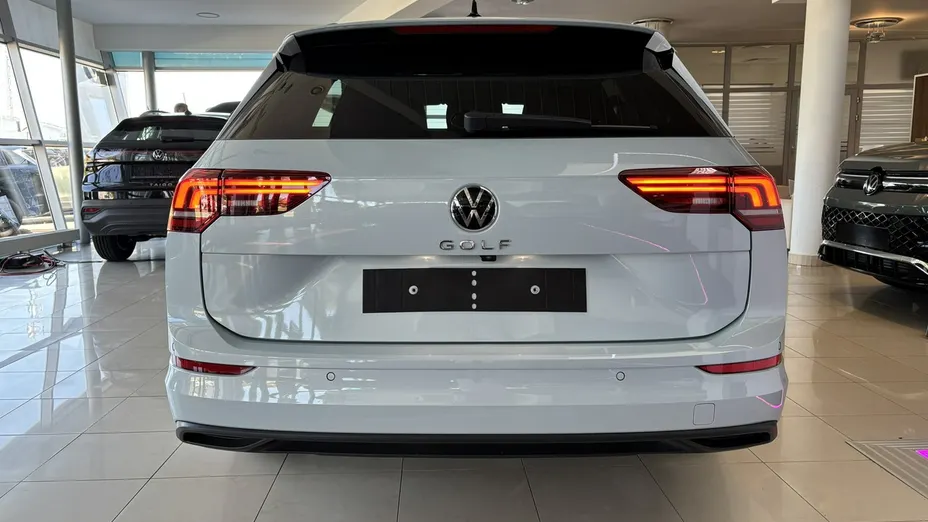 VOLKSWAGEN Golf -