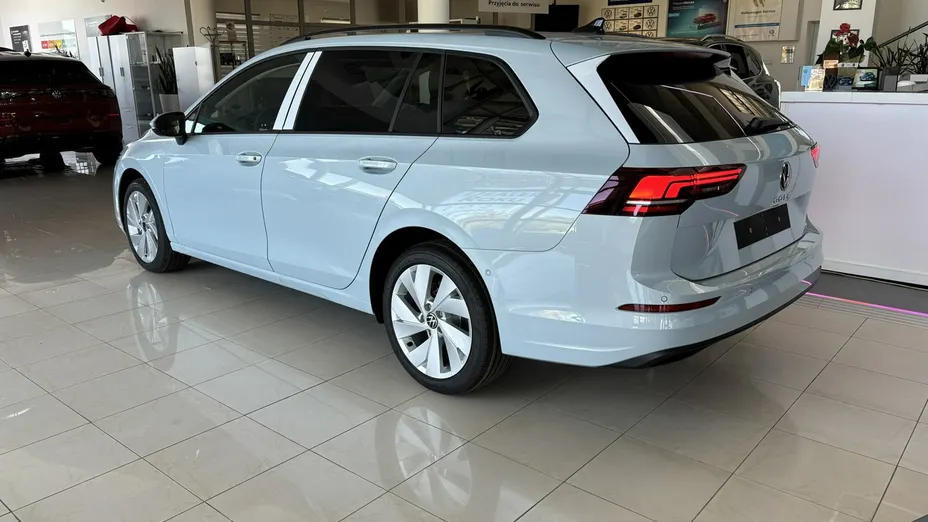 VOLKSWAGEN Golf -