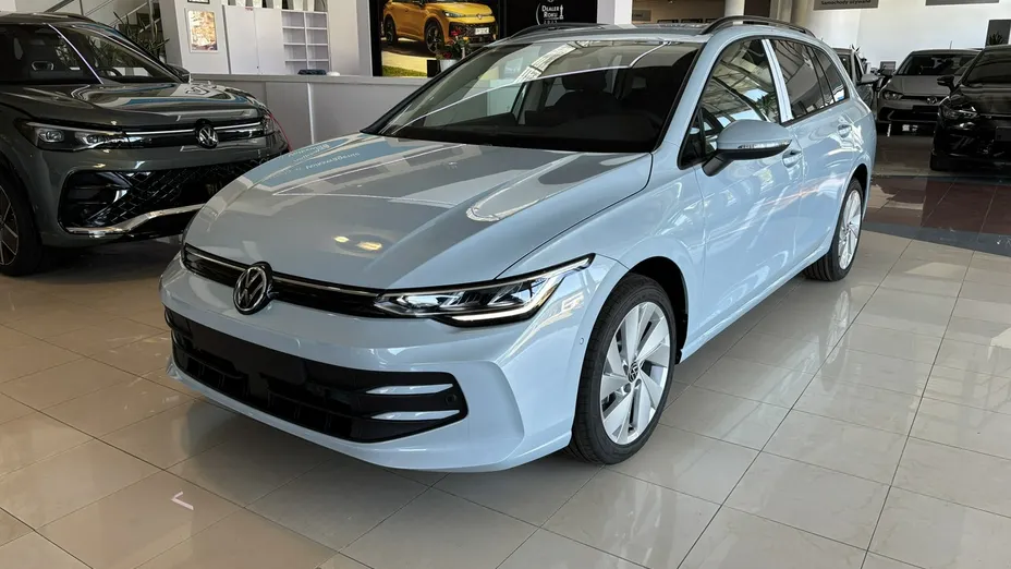 VOLKSWAGEN Golf -