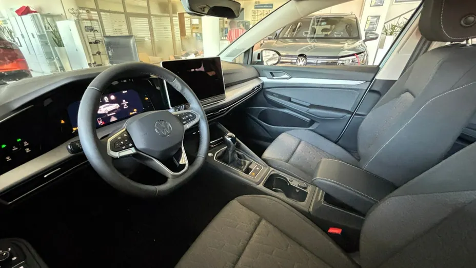 VOLKSWAGEN Golf -