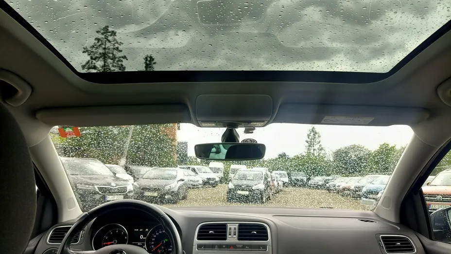 VOLKSWAGEN Polo -