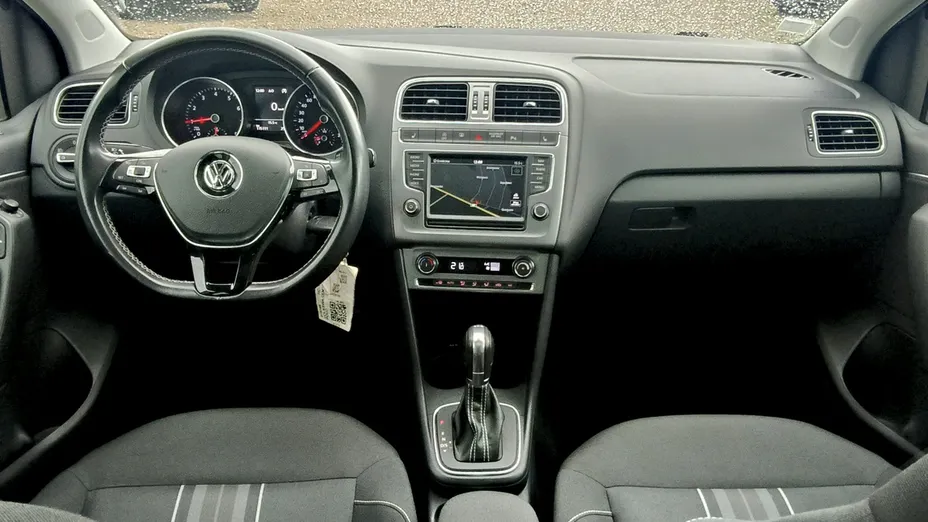 VOLKSWAGEN Polo -