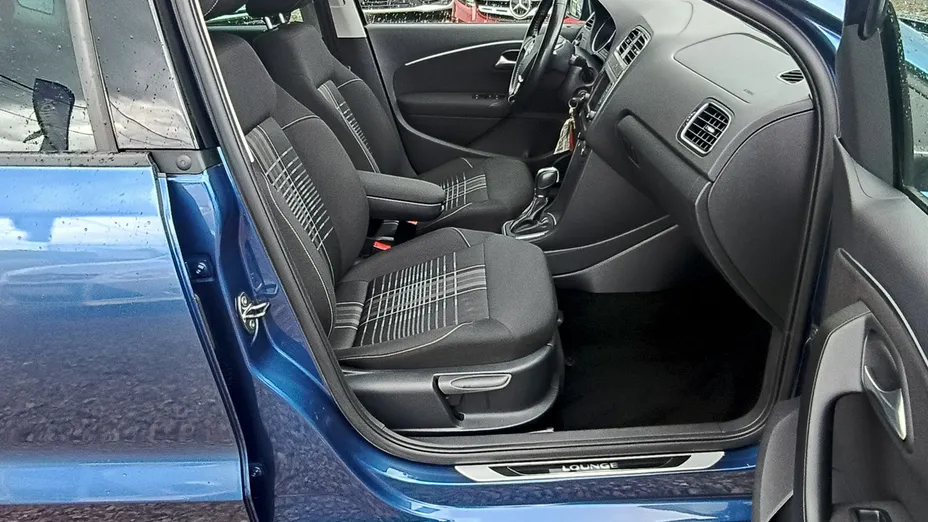 VOLKSWAGEN Polo -