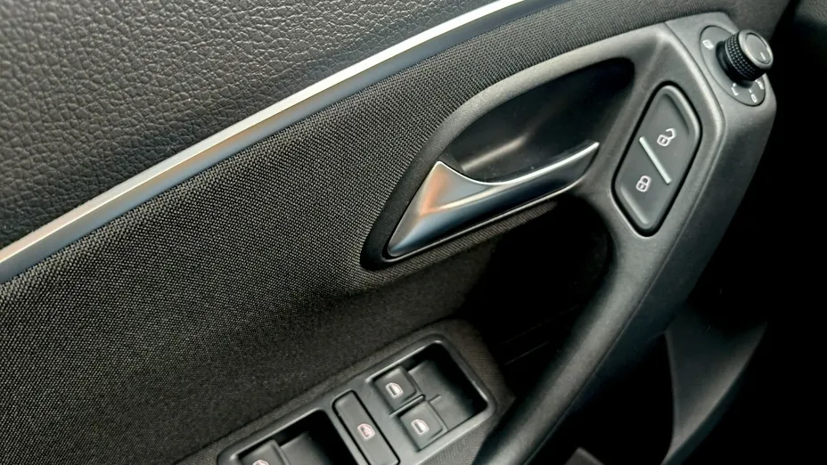 VOLKSWAGEN Polo -