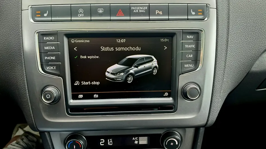 VOLKSWAGEN Polo -