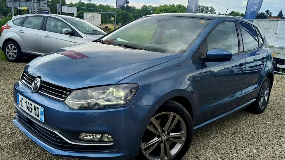 VOLKSWAGEN Polo -