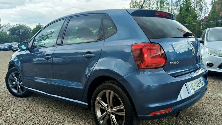 VOLKSWAGEN Polo -