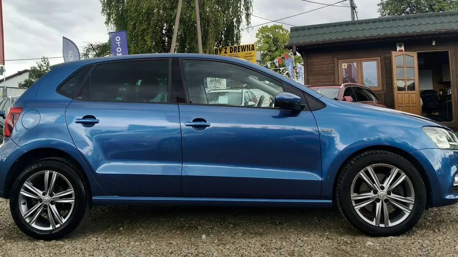 VOLKSWAGEN Polo -