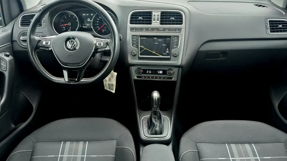 VOLKSWAGEN Polo -