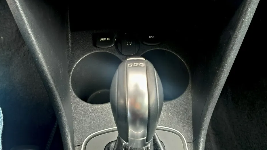 VOLKSWAGEN Polo -