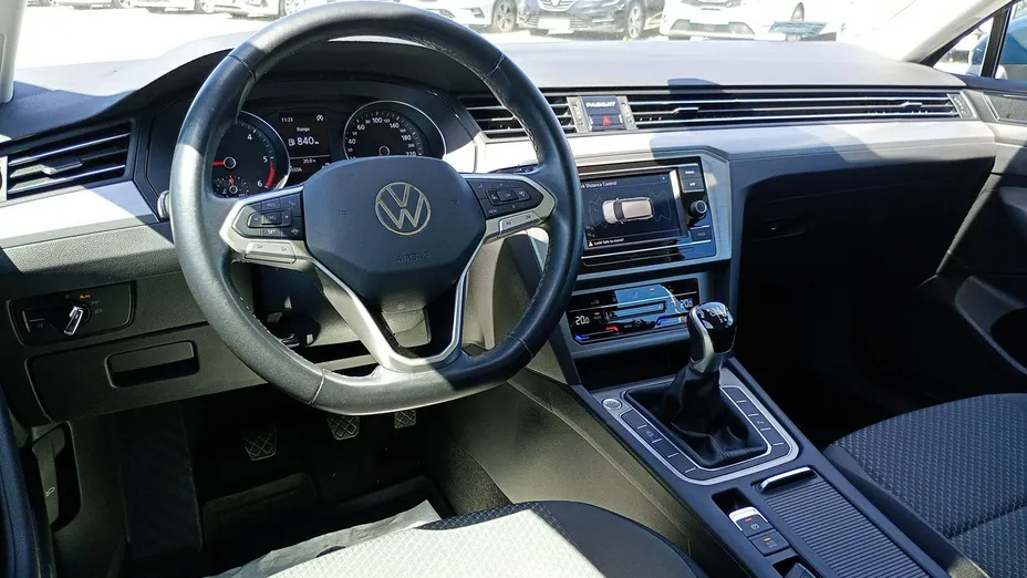 VOLKSWAGEN Passat -