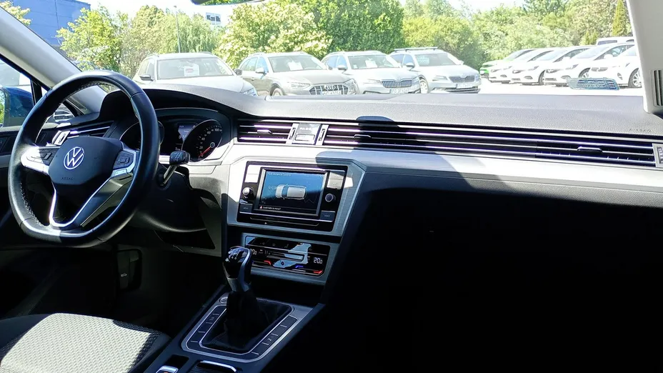 VOLKSWAGEN Passat -