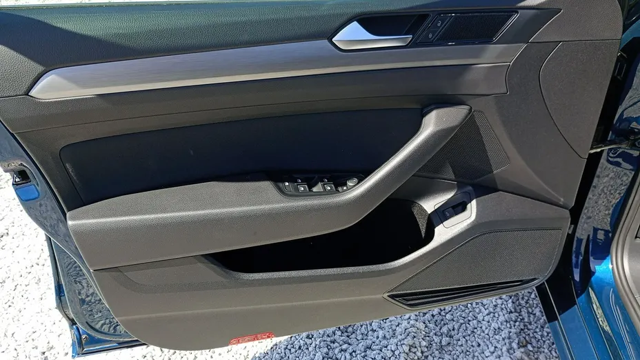 VOLKSWAGEN Passat -