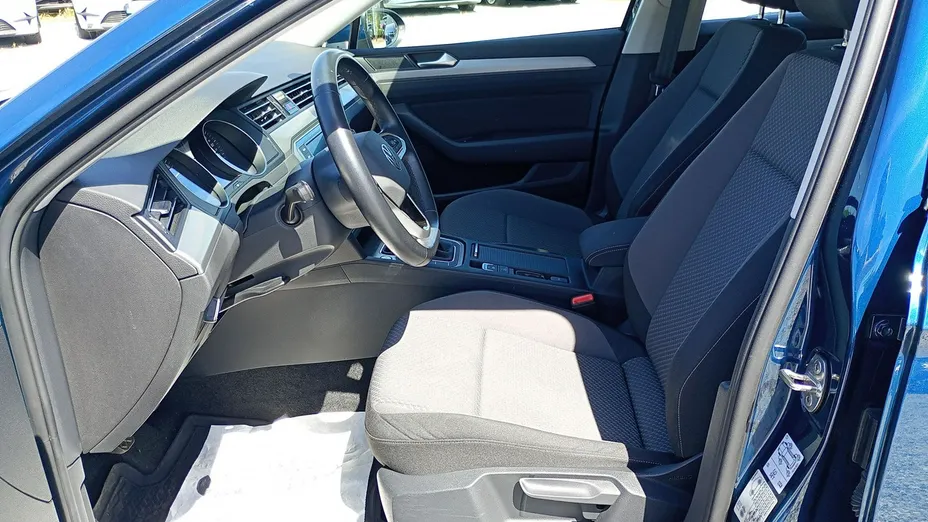 VOLKSWAGEN Passat -
