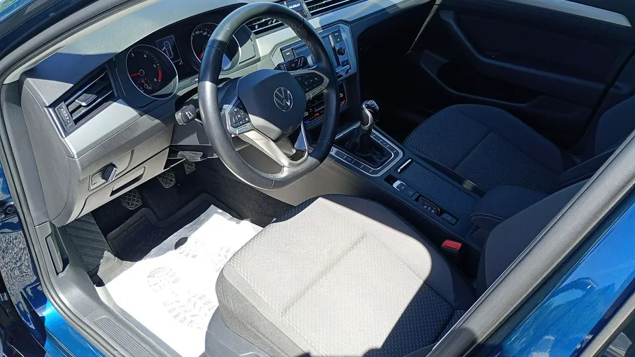 VOLKSWAGEN Passat -