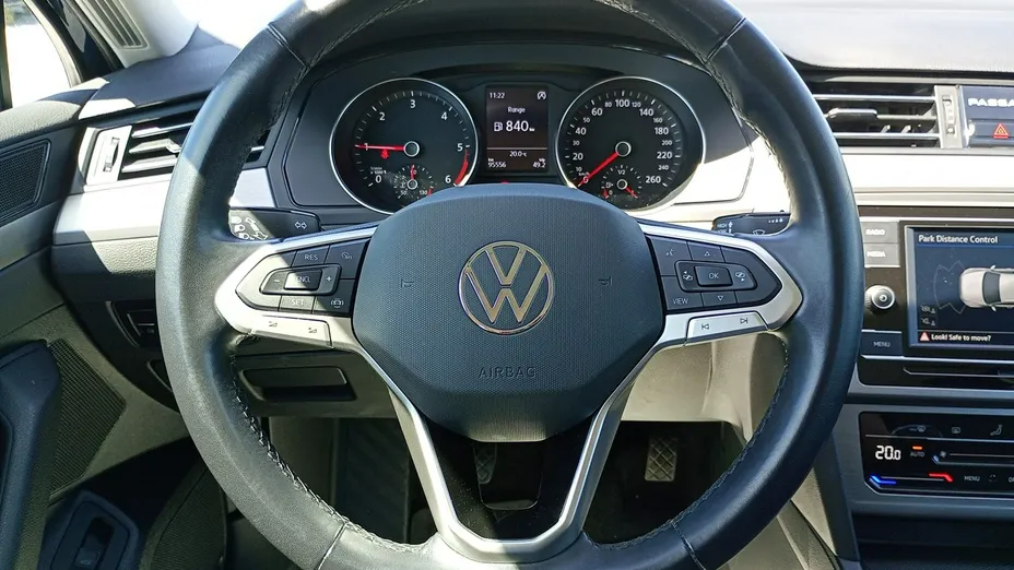 VOLKSWAGEN Passat -