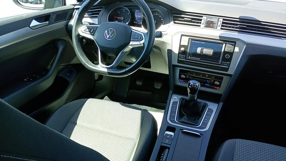 VOLKSWAGEN Passat -