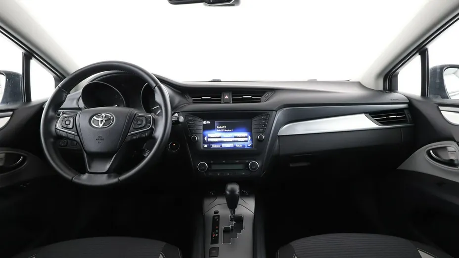 TOYOTA Avensis -