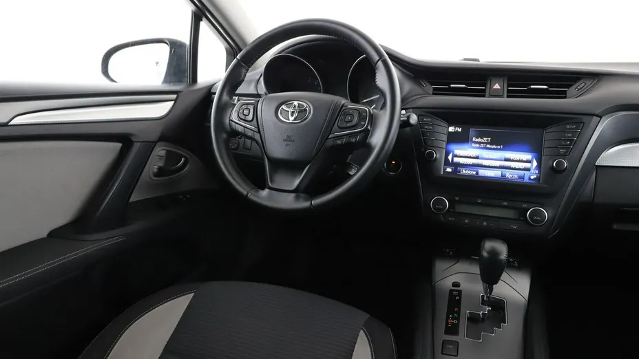 TOYOTA Avensis -