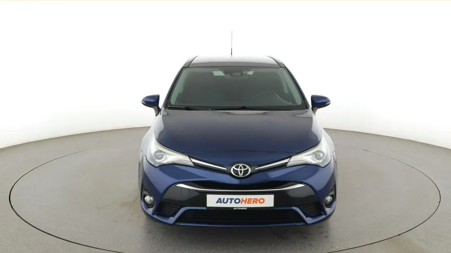 TOYOTA Avensis -