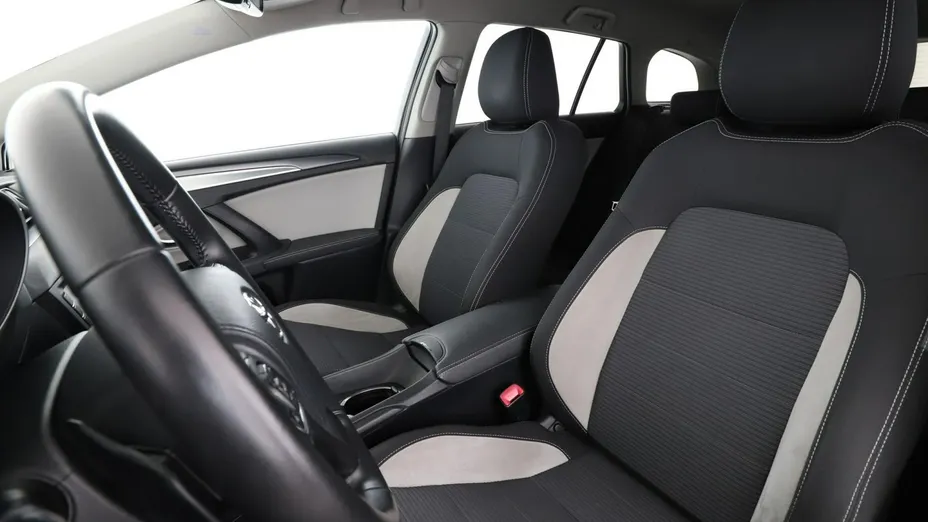 TOYOTA Avensis -