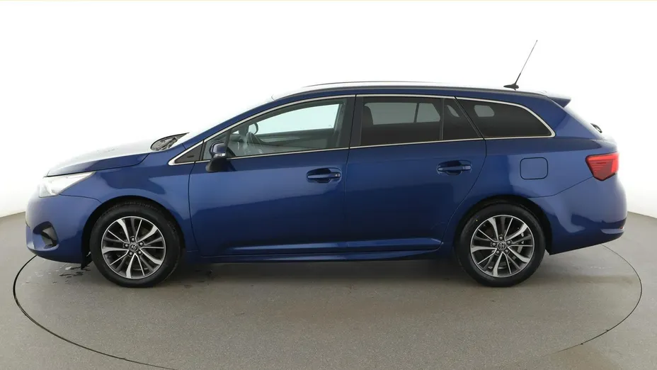 TOYOTA Avensis -