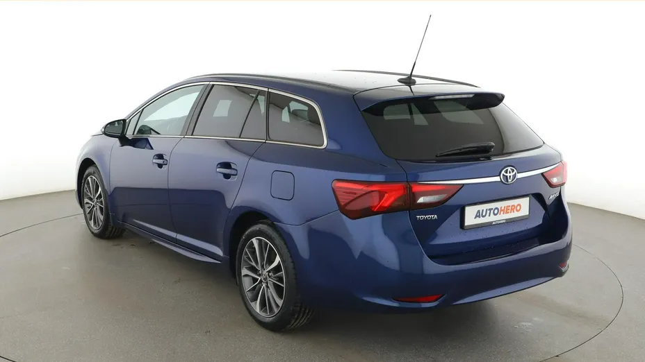 TOYOTA Avensis -