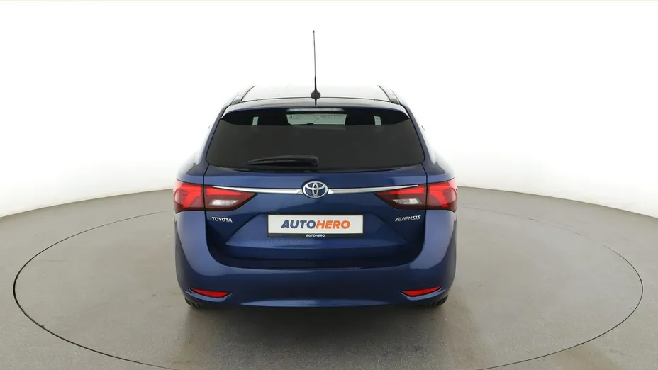 TOYOTA Avensis -