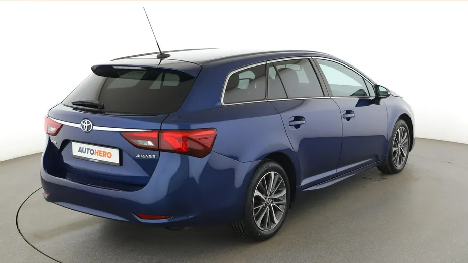 TOYOTA Avensis -