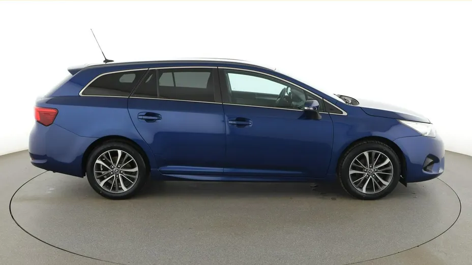 TOYOTA Avensis -
