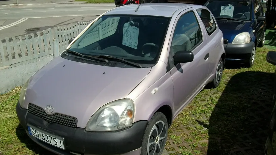 TOYOTA Yaris -