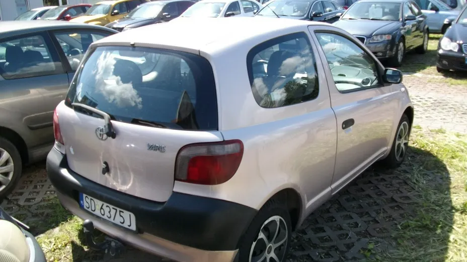 TOYOTA Yaris -