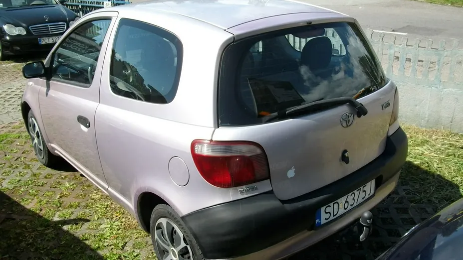 TOYOTA Yaris -