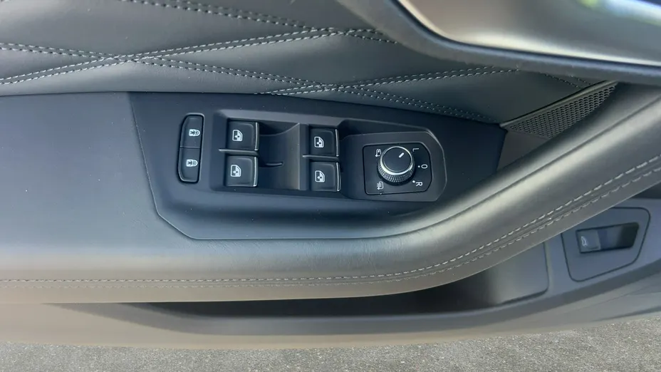 VOLKSWAGEN Touareg -