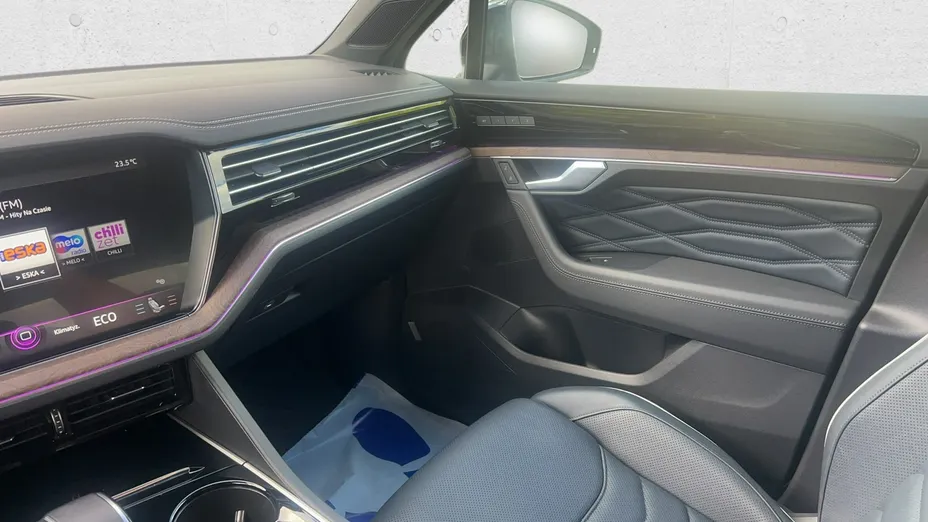 VOLKSWAGEN Touareg -