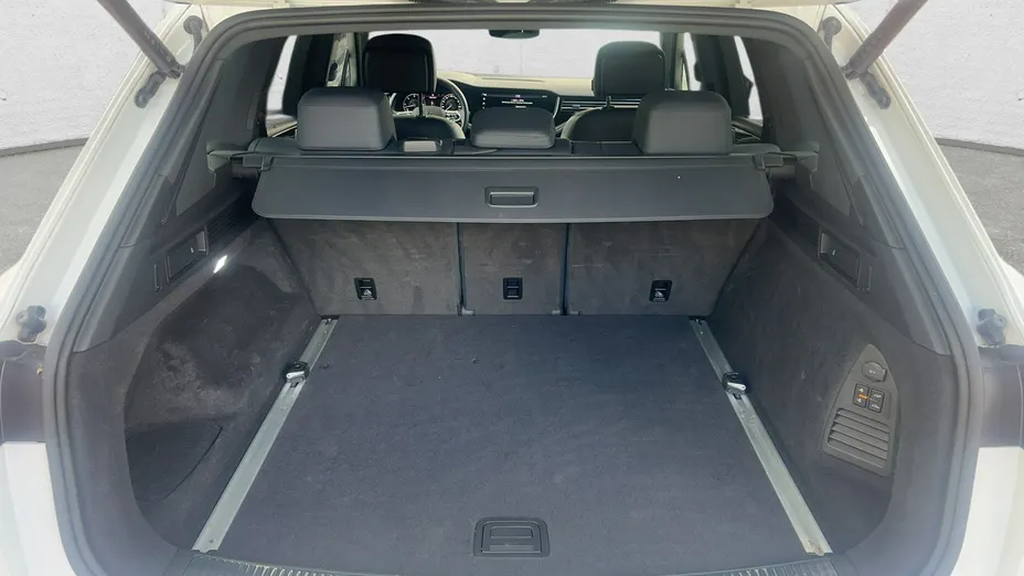 VOLKSWAGEN Touareg -