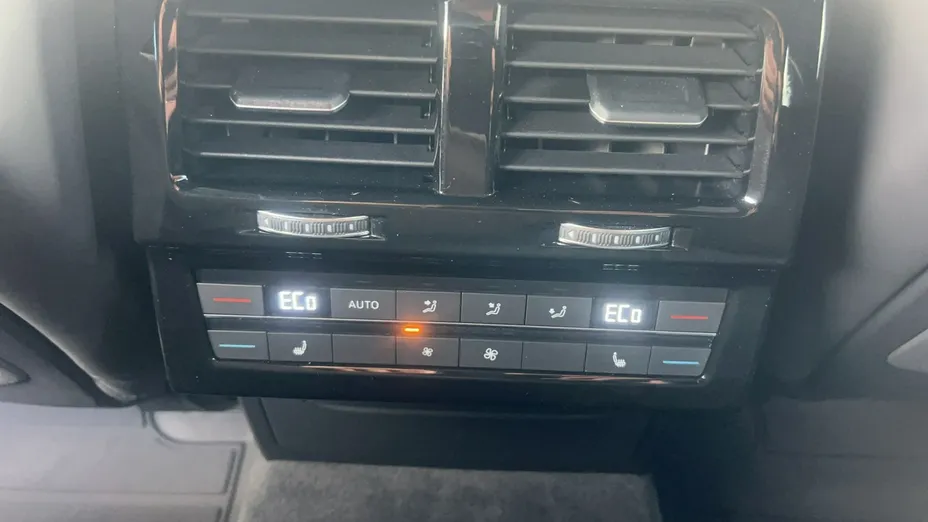 VOLKSWAGEN Touareg -
