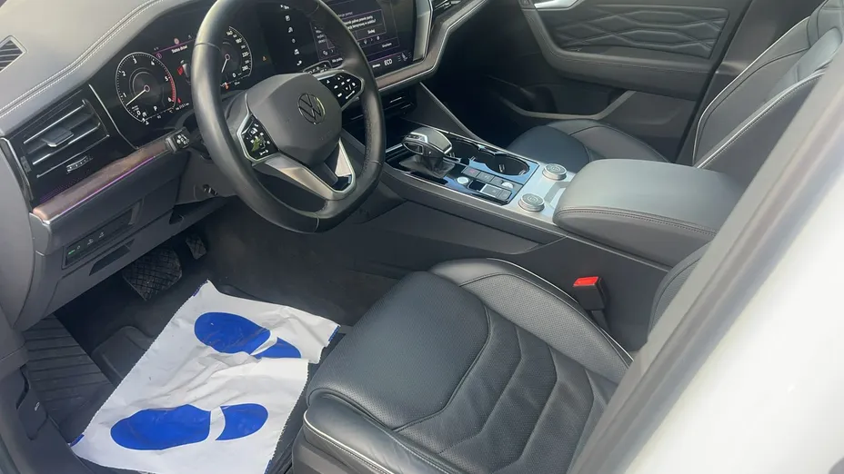 VOLKSWAGEN Touareg -