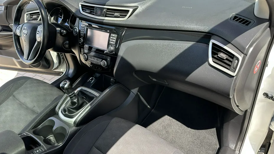 NISSAN Qashqai -