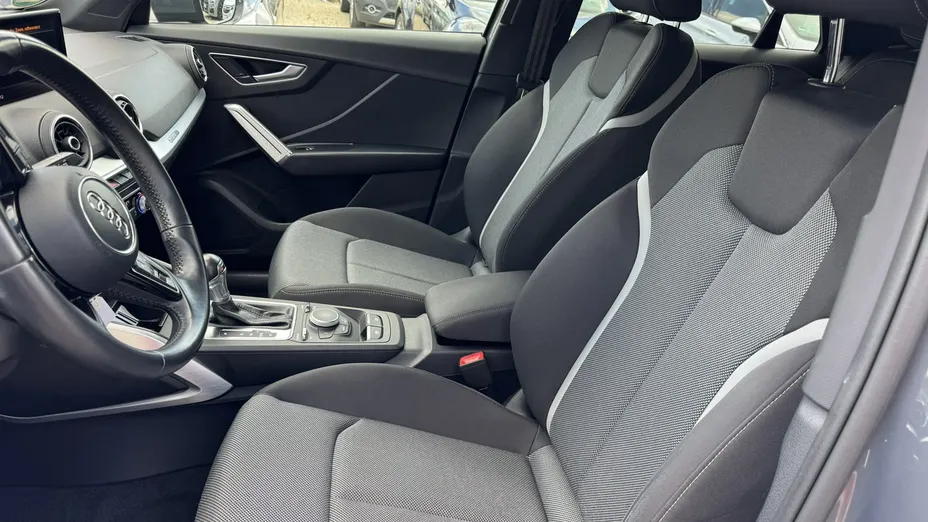 AUDI Q2 -