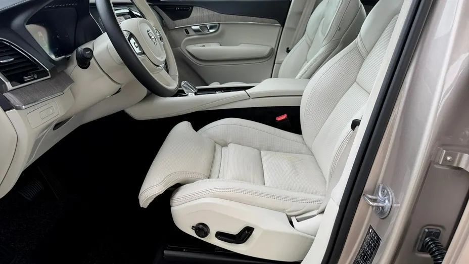 VOLVO XC90 -