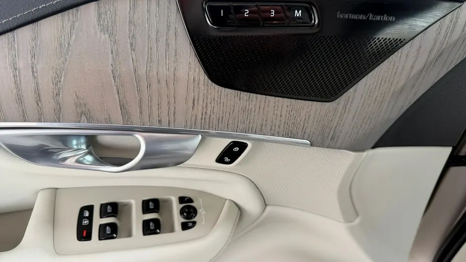 VOLVO XC90 -