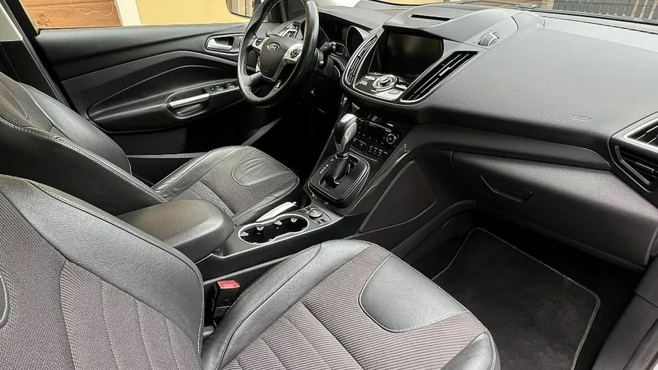 FORD Kuga -