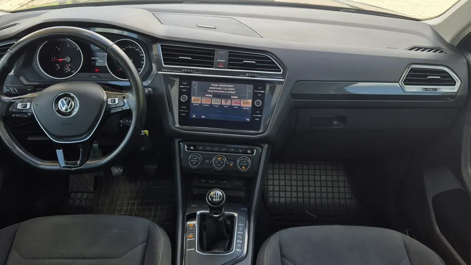 VOLKSWAGEN Tiguan -