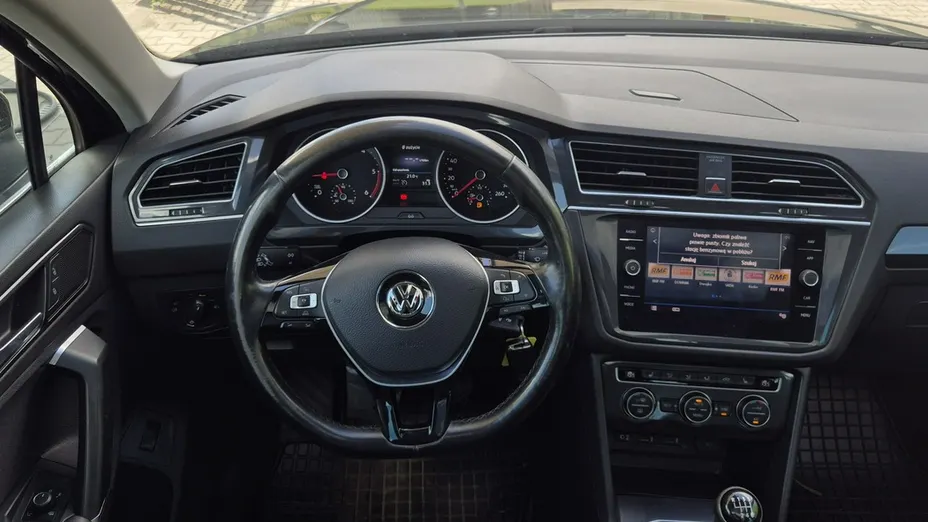 VOLKSWAGEN Tiguan -