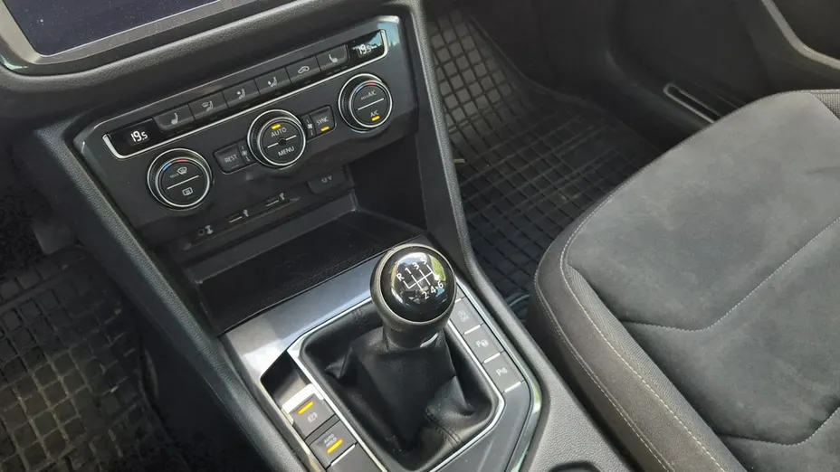 VOLKSWAGEN Tiguan -