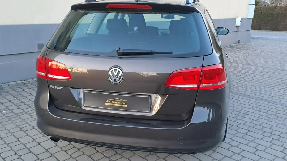 VOLKSWAGEN Passat -