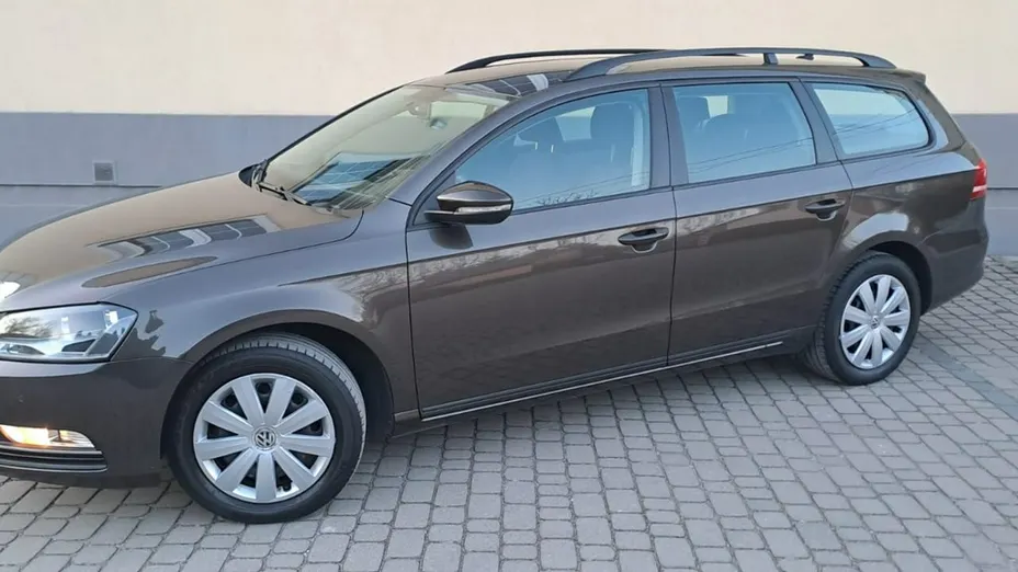 VOLKSWAGEN Passat -