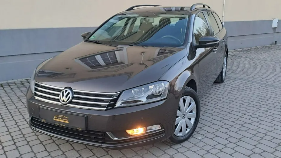 VOLKSWAGEN Passat -